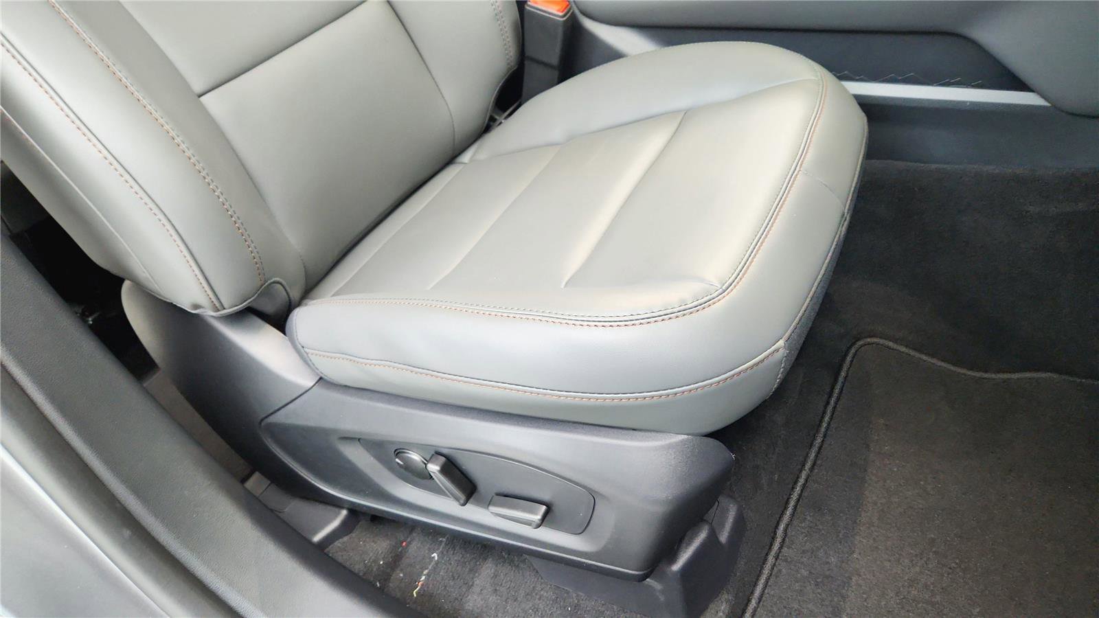 New 2026 Ford Explorer Active image 36
