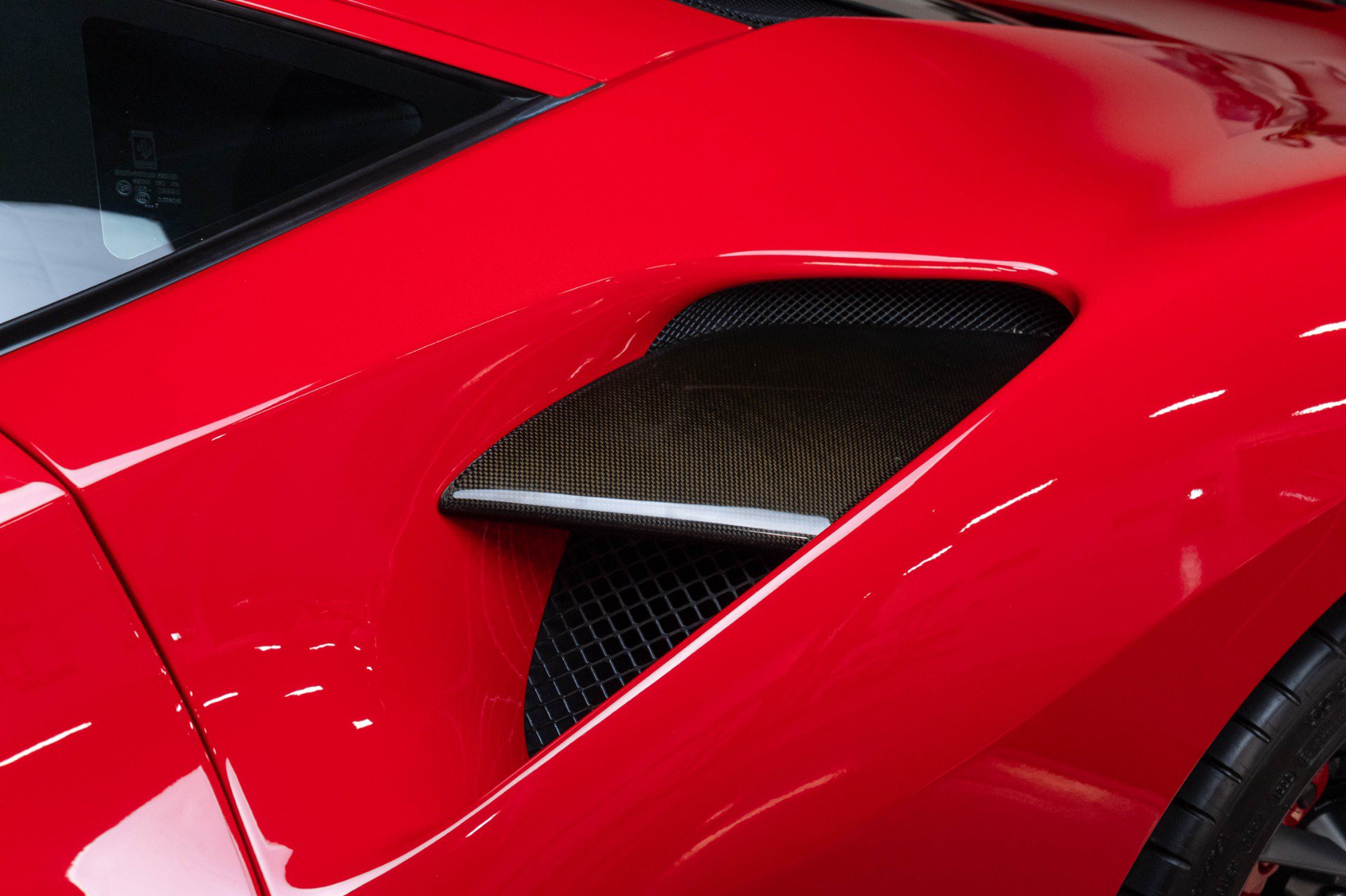 Used 2018 Ferrari 488 GTB RWD image 47
