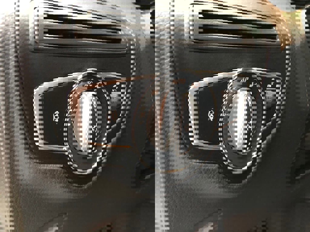 Used 2022 Mercedes-Benz GLC 300 4MATIC w/ Driver Assistance Package image 14