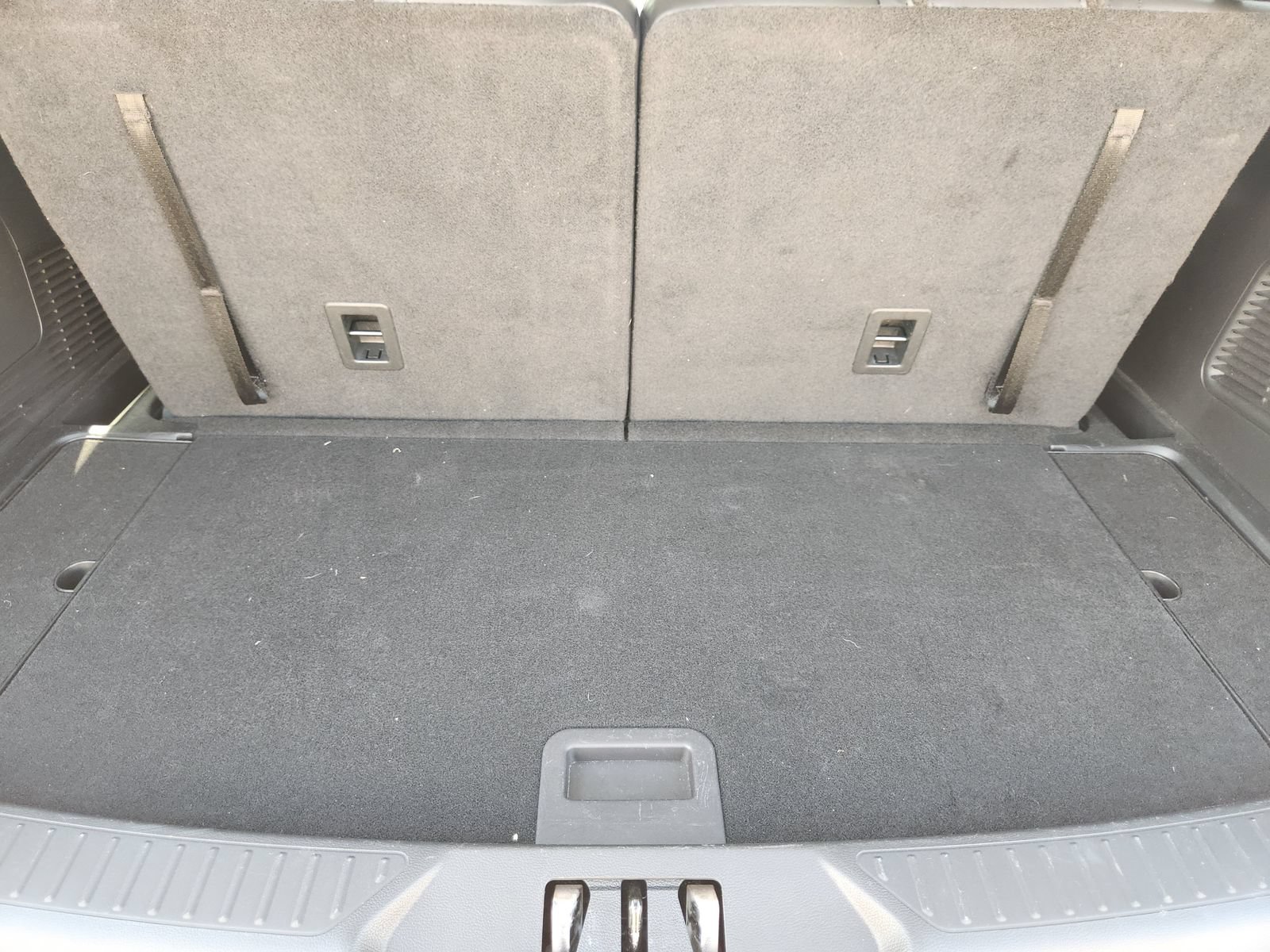 Used 2024 Ford Explorer XLT w/ Equipment Group 202A RWD image 34