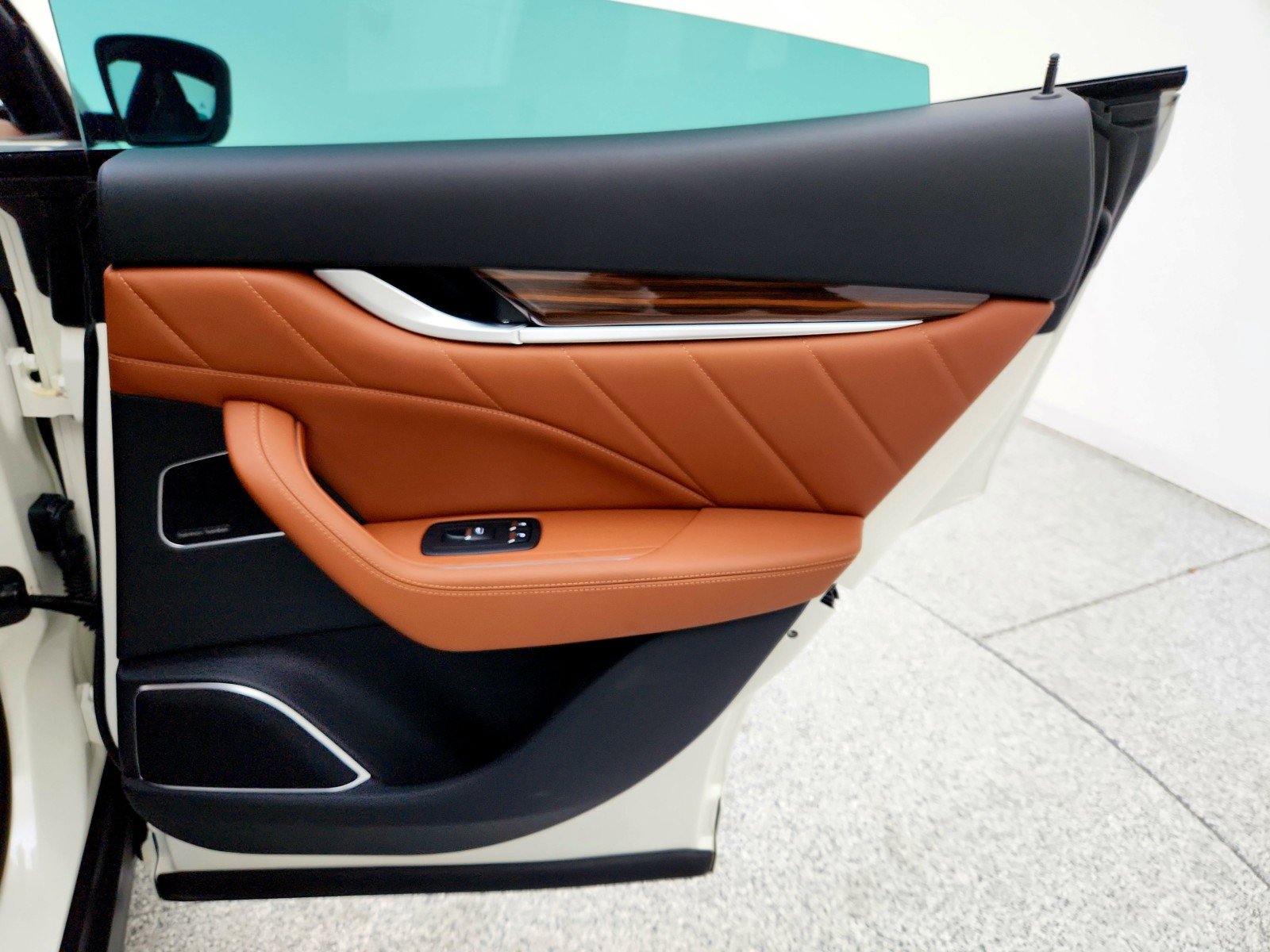 Used 2019 Maserati Levante S GranSport image 28