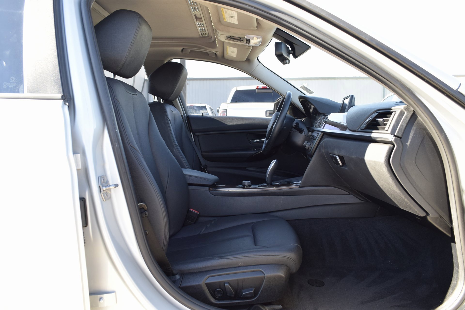 Used 2015 BMW 320i Sedan image 24