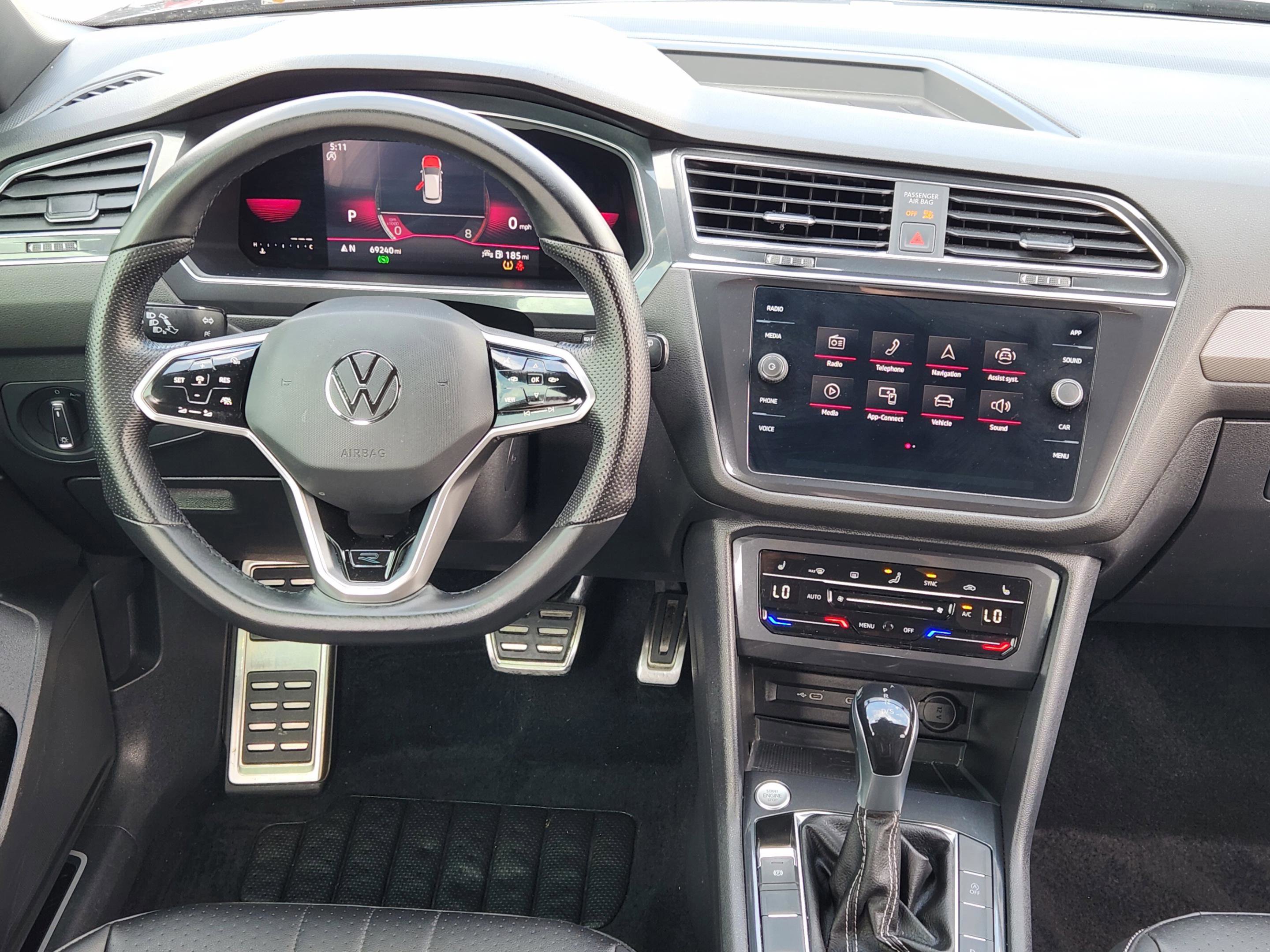 Used 2022 Volkswagen Tiguan SE R-Line image 21