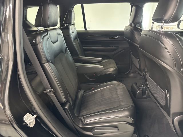 Used 2023 Jeep Grand Cherokee L Laredo image 30