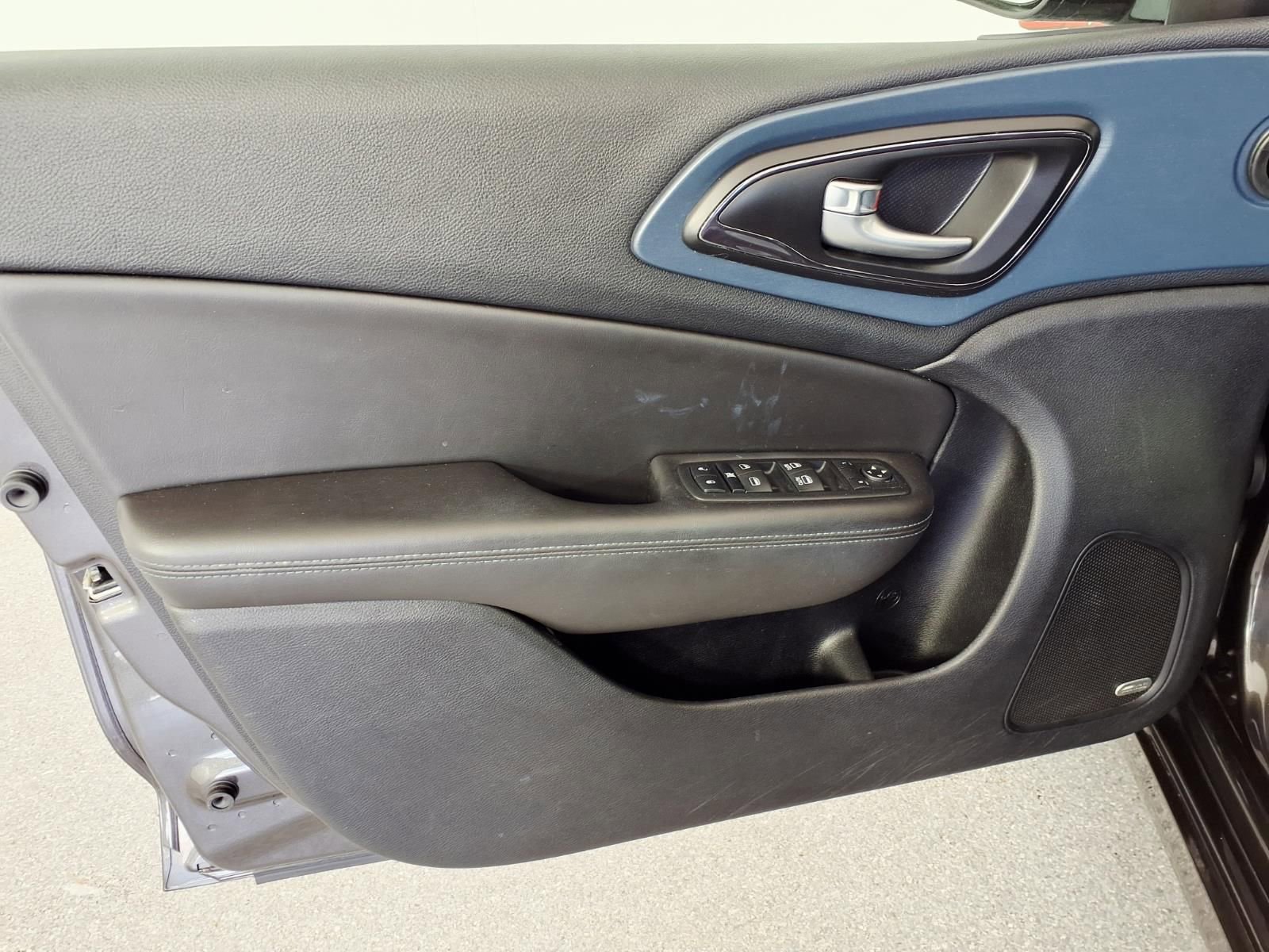 Used 2015 Chrysler 200 S w/ Navigation & Sound Group I image 14