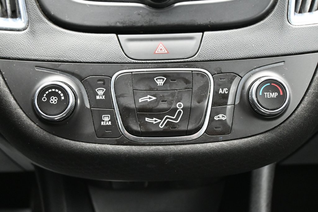 Used 2018 Chevrolet Malibu LT FWD image 21