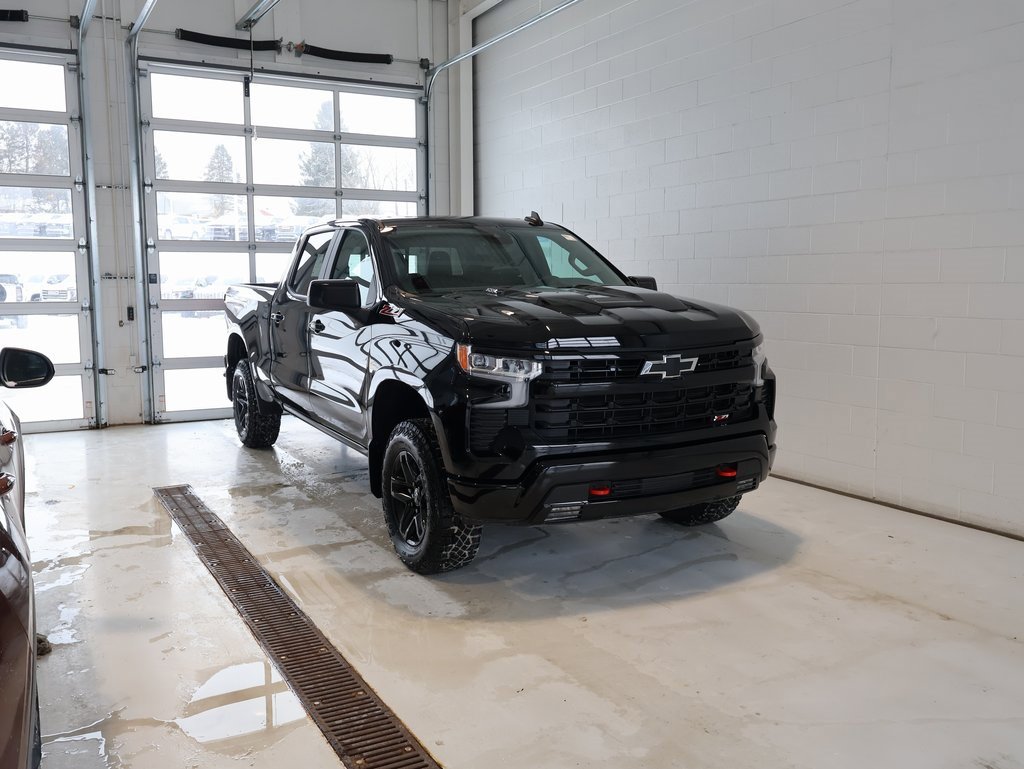 Used 2024 Chevrolet Silverado 1500 LT Trail Boss w/ Convenience Package II image 2
