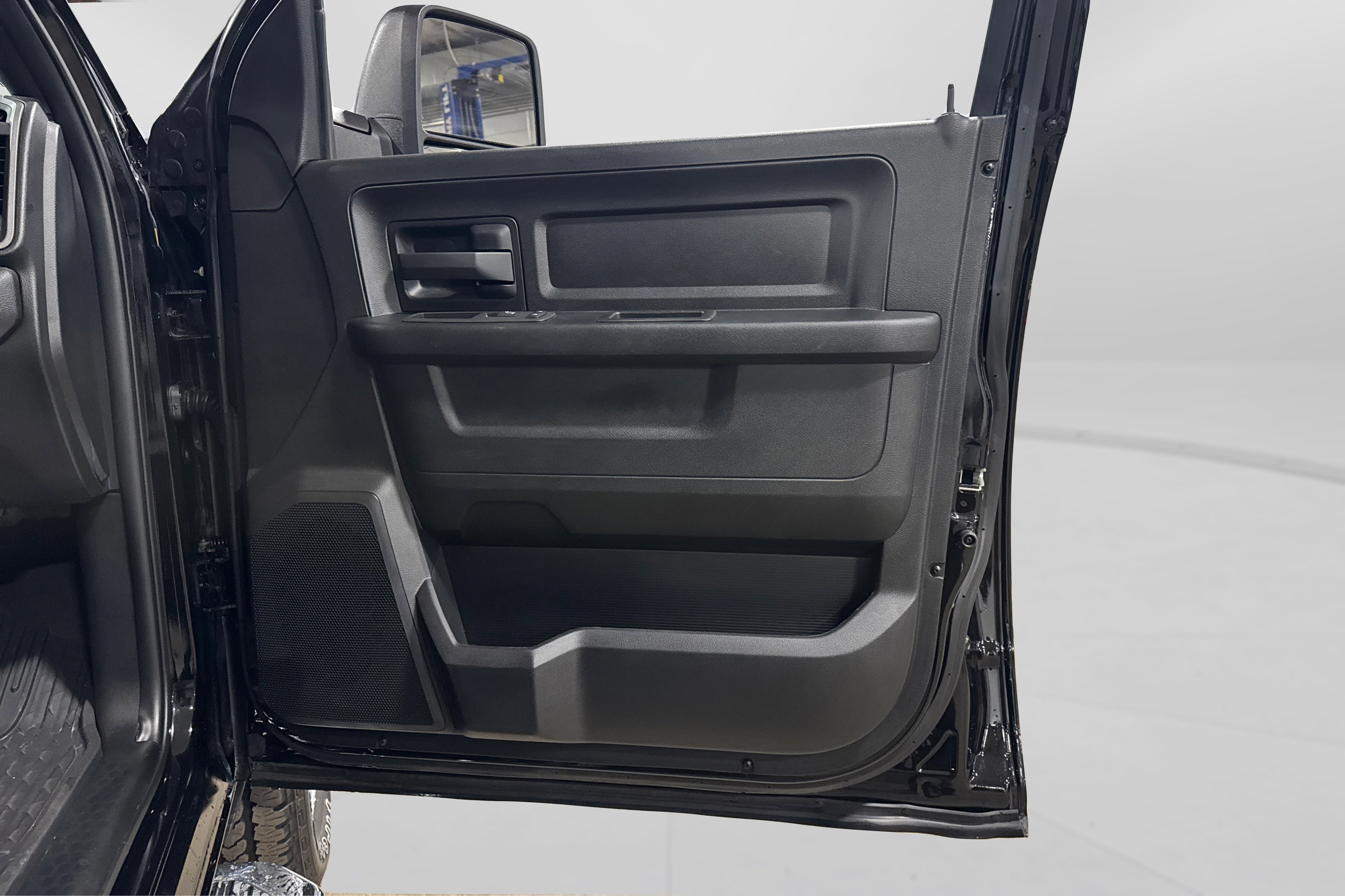 Used 2024 RAM 2500 Tradesman w/ Chrome Appearance Group image 39