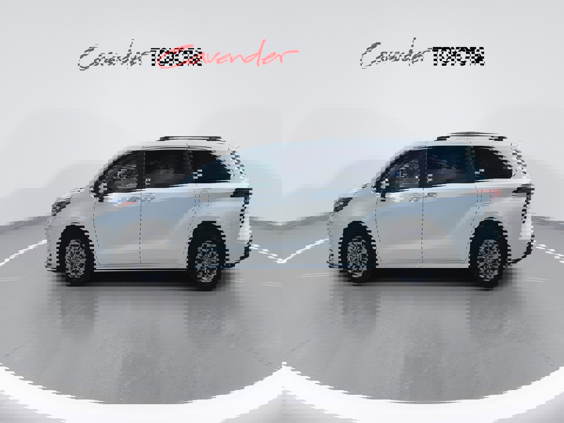 Used 2026 Toyota Sienna XLE image 5