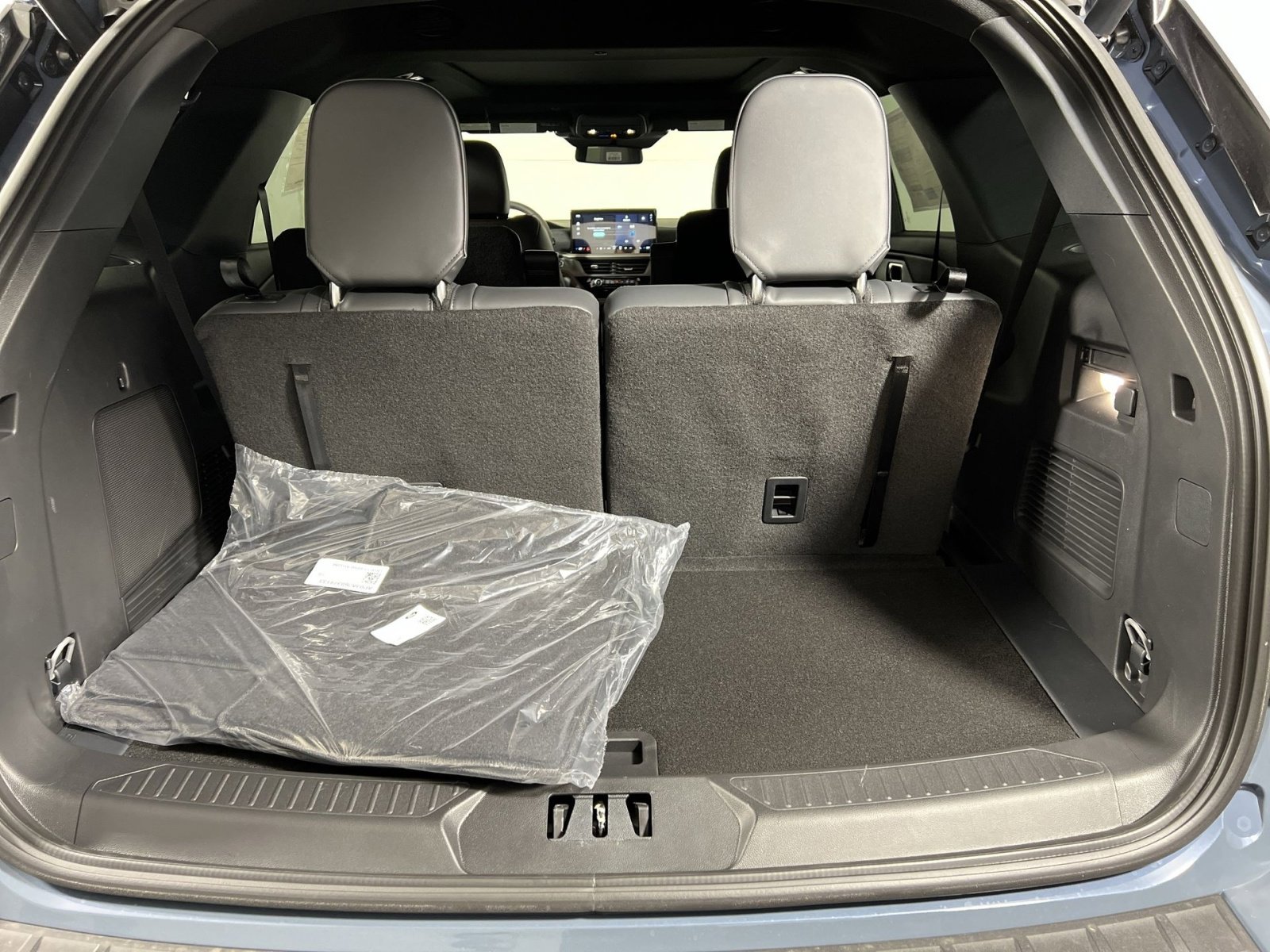 New 2026 Ford Explorer ST-Line w/ ST-Line Street Pack image 27