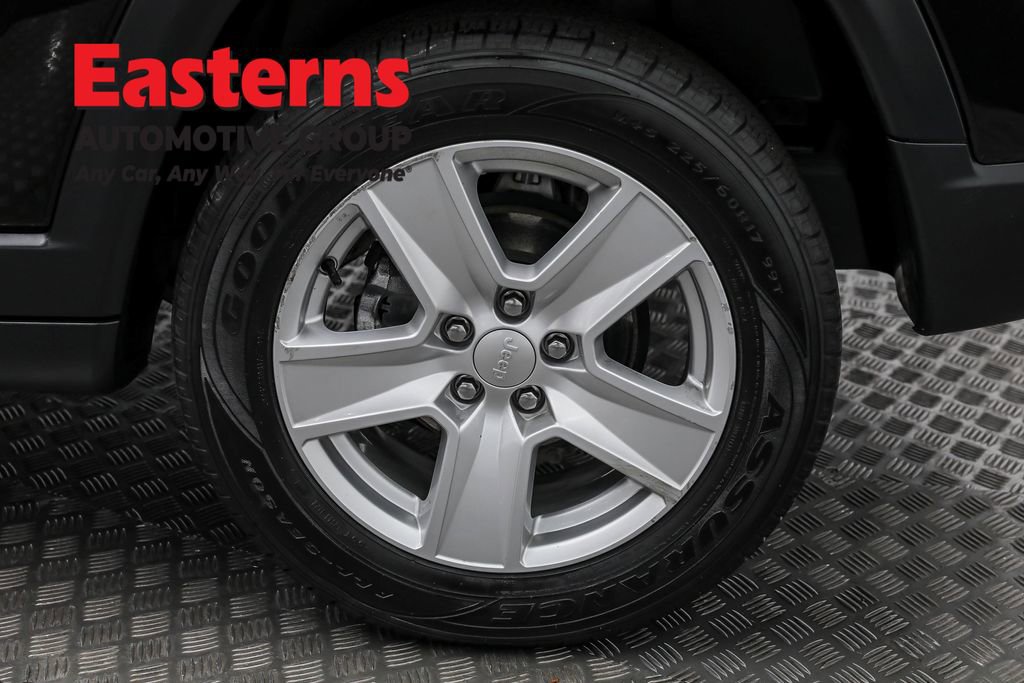 Used 2022 Jeep Compass Latitude w/ Sun and Sound Group image 32