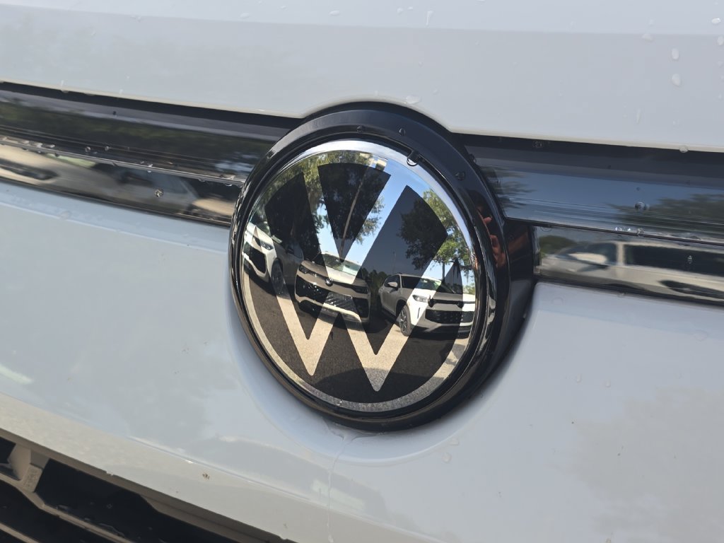 New 2025 Volkswagen Tiguan SE FWD image 9