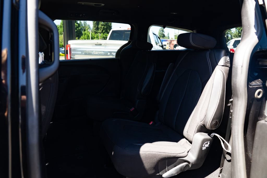 Used 2021 Chrysler Pacifica Touring w/ S Appearance Package FWD image 19