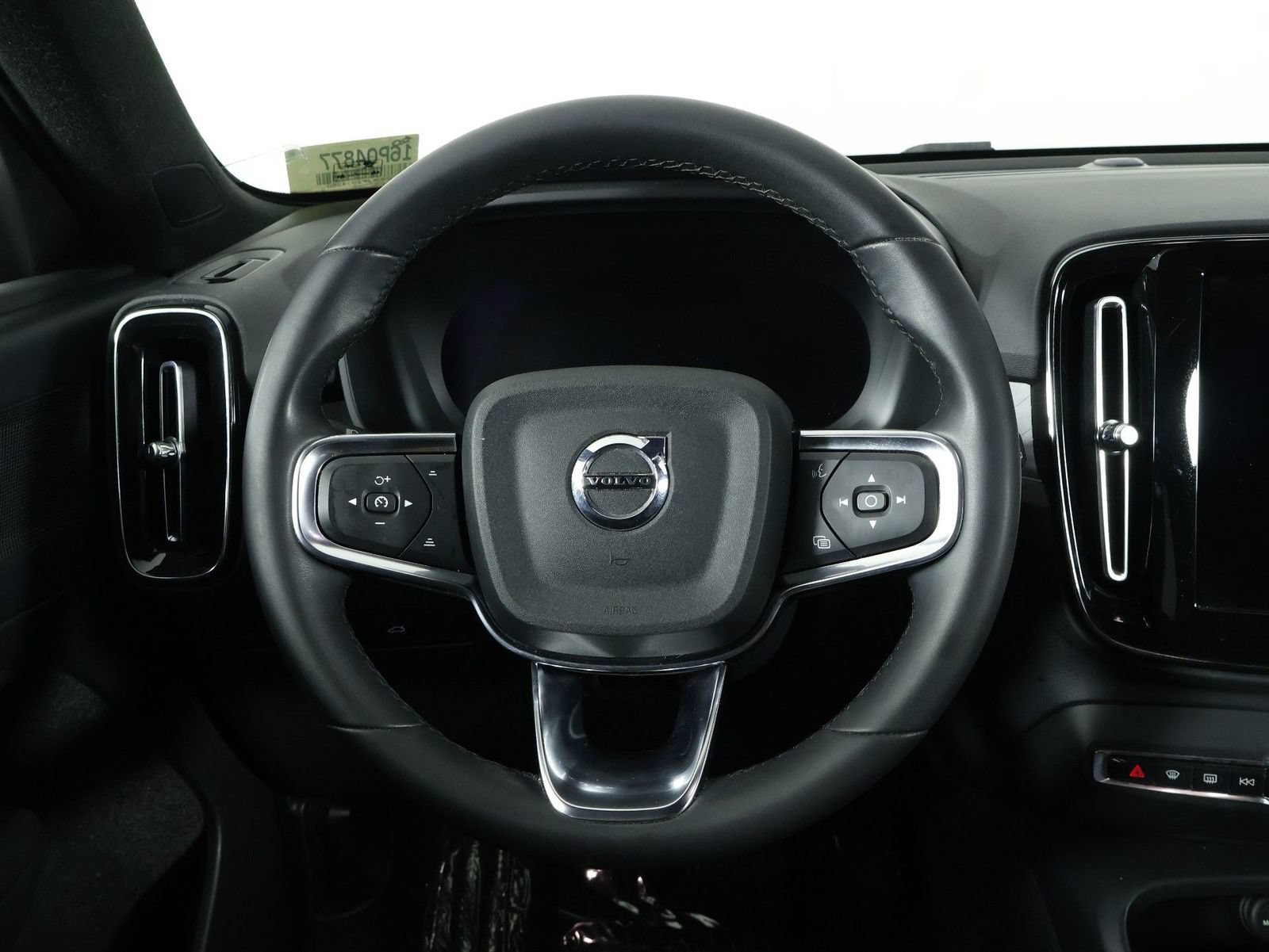 Used 2023 Volvo XC40 Recharge Core AWD/4WD image 8