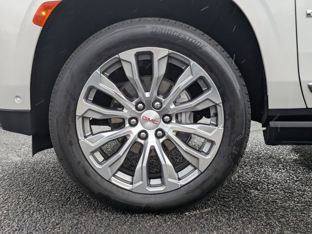 Used 2024 GMC Yukon Denali w/ Denali Reserve Package image 14