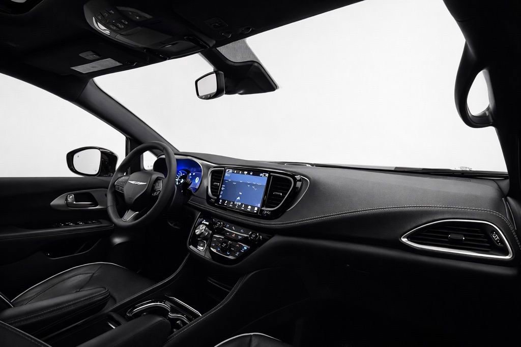 Used 2023 Chrysler Pacifica Limited w/ S Appearance Package image 23