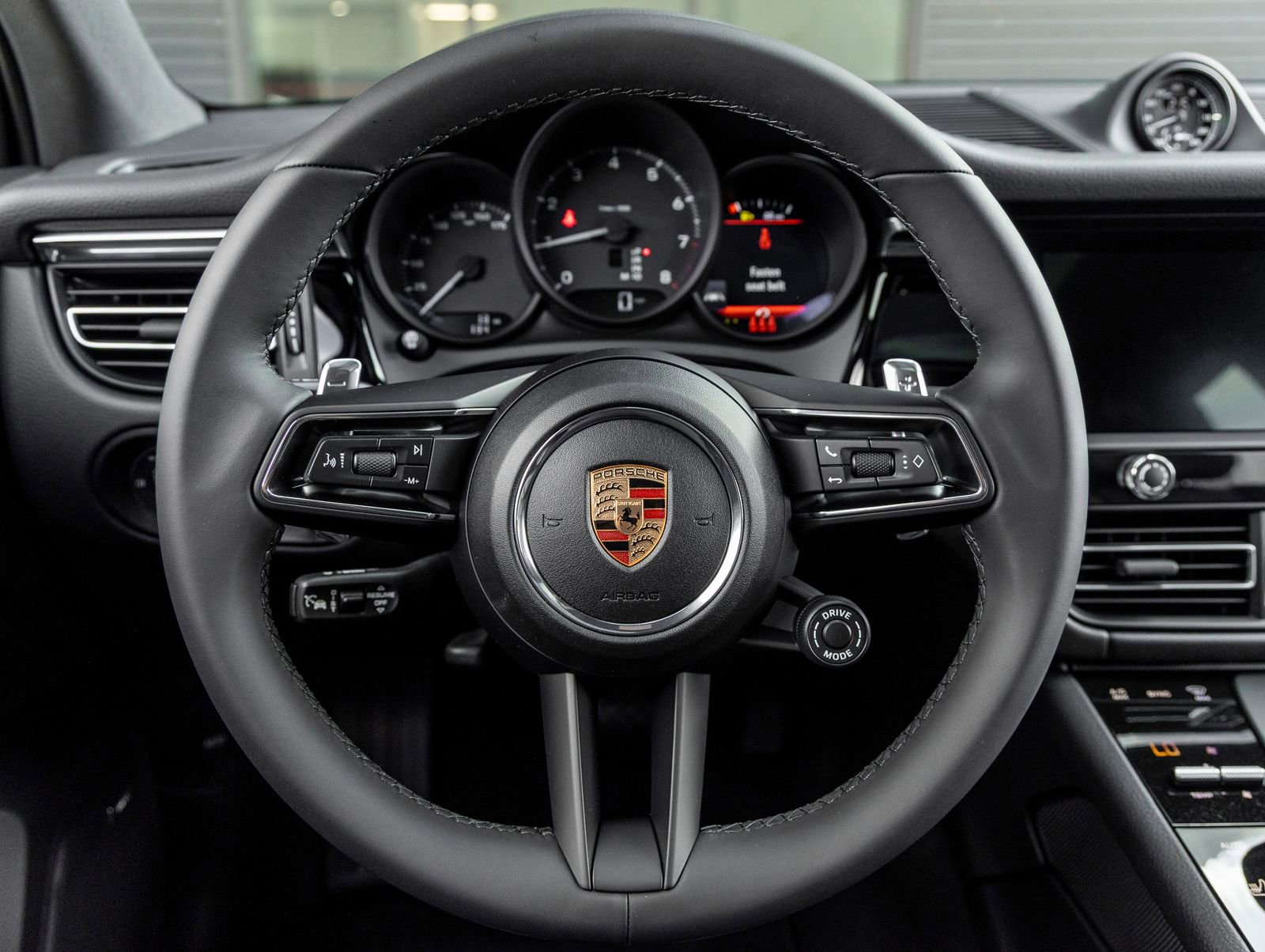 Certified 2026 Porsche Macan AWD/4WD image 26