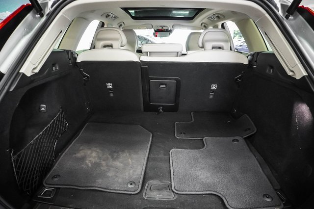 Used 2019 Volvo XC60 T8 Momentum image 21