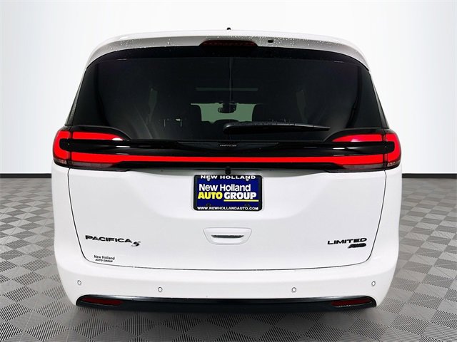 New 2026 Chrysler Pacifica Limited image 5