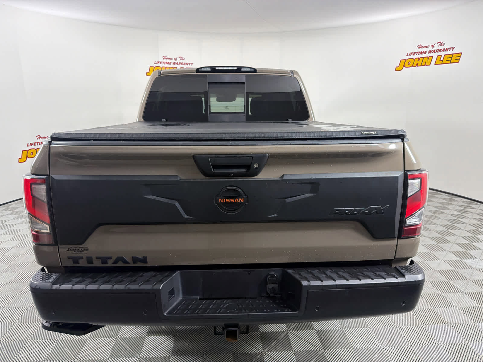 Used 2021 Nissan Titan PRO-4X w/ Pro-4x Convenience Package AWD/4WD image 4