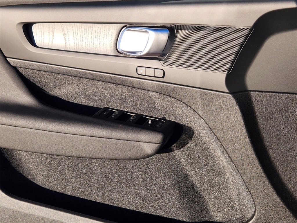 New 2025 Volvo XC40 B5 Plus w/ Protection Package Premier image 4