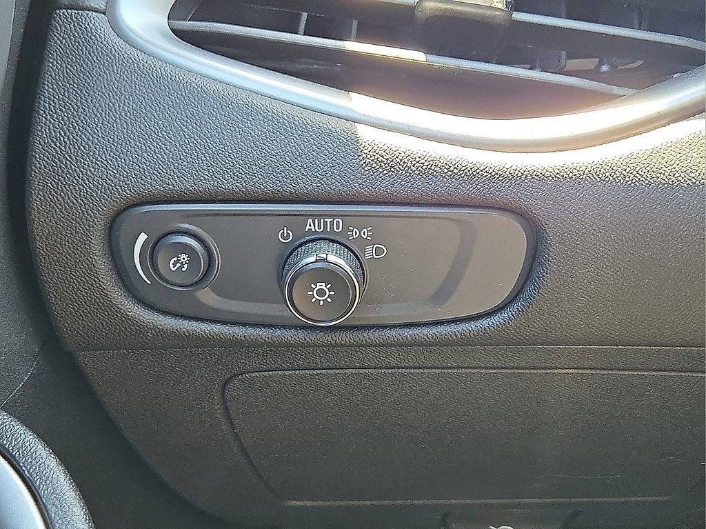 Used 2025 Chevrolet Malibu LS FWD image 23