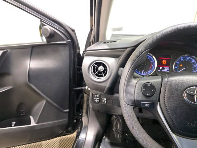 Used 2019 Toyota Corolla LE image 16