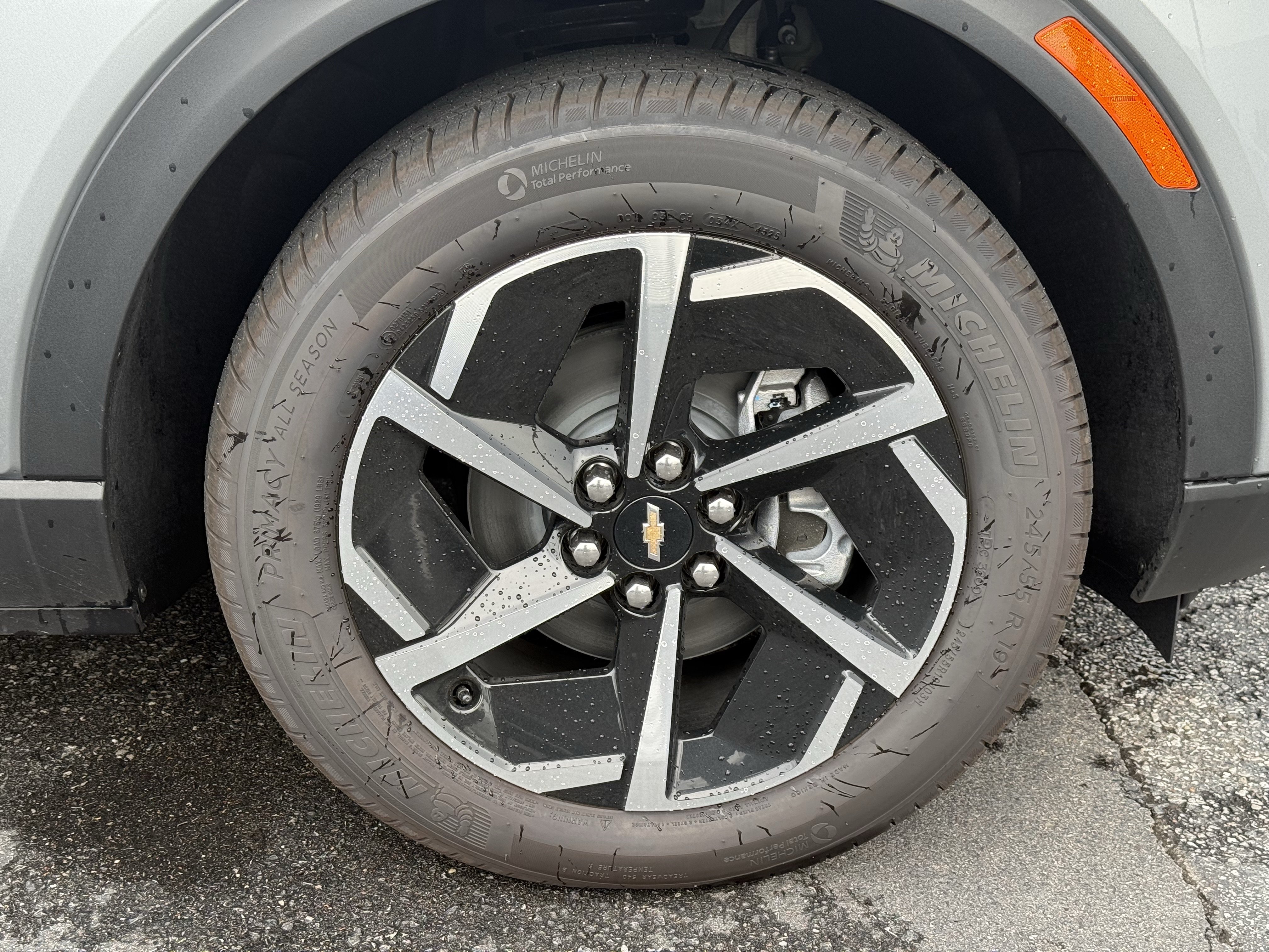 New 2026 Chevrolet Equinox EV LT AWD/4WD image 13