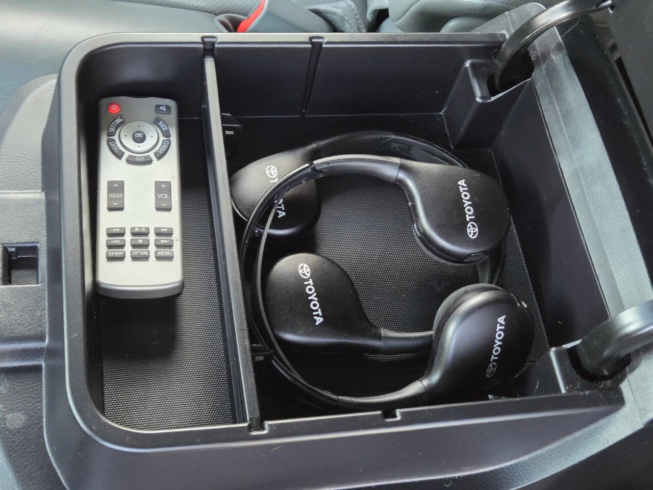 Used 2016 Toyota Sequoia Platinum image 35