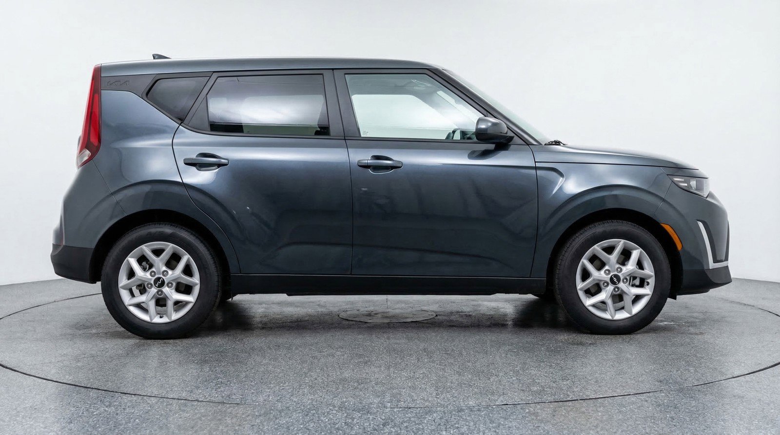 Used 2025 Kia Soul LX w/ LX Technology Package FWD image 11