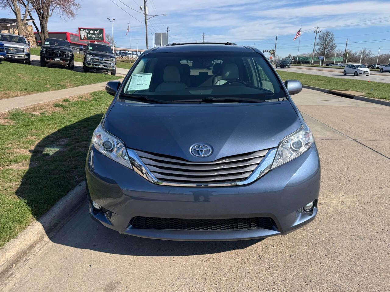 Used 2015 Toyota Sienna XLE w/ XLE Navigation Package AWD/4WD image 7