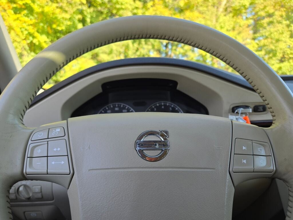 Used 2008 Volvo XC70 3.2 image 31
