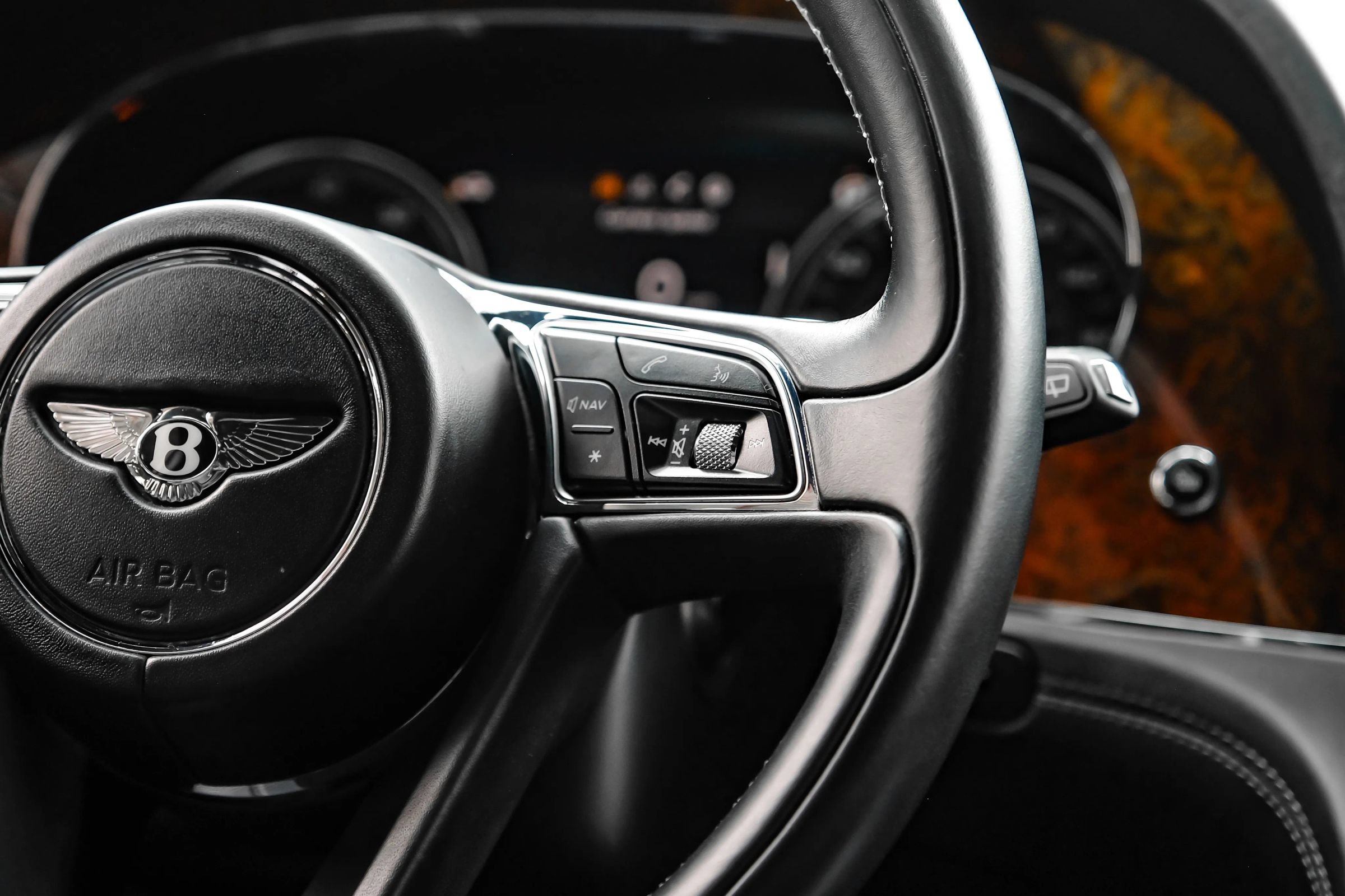 Used 2019 Bentley Bentayga AWD/4WD image 14