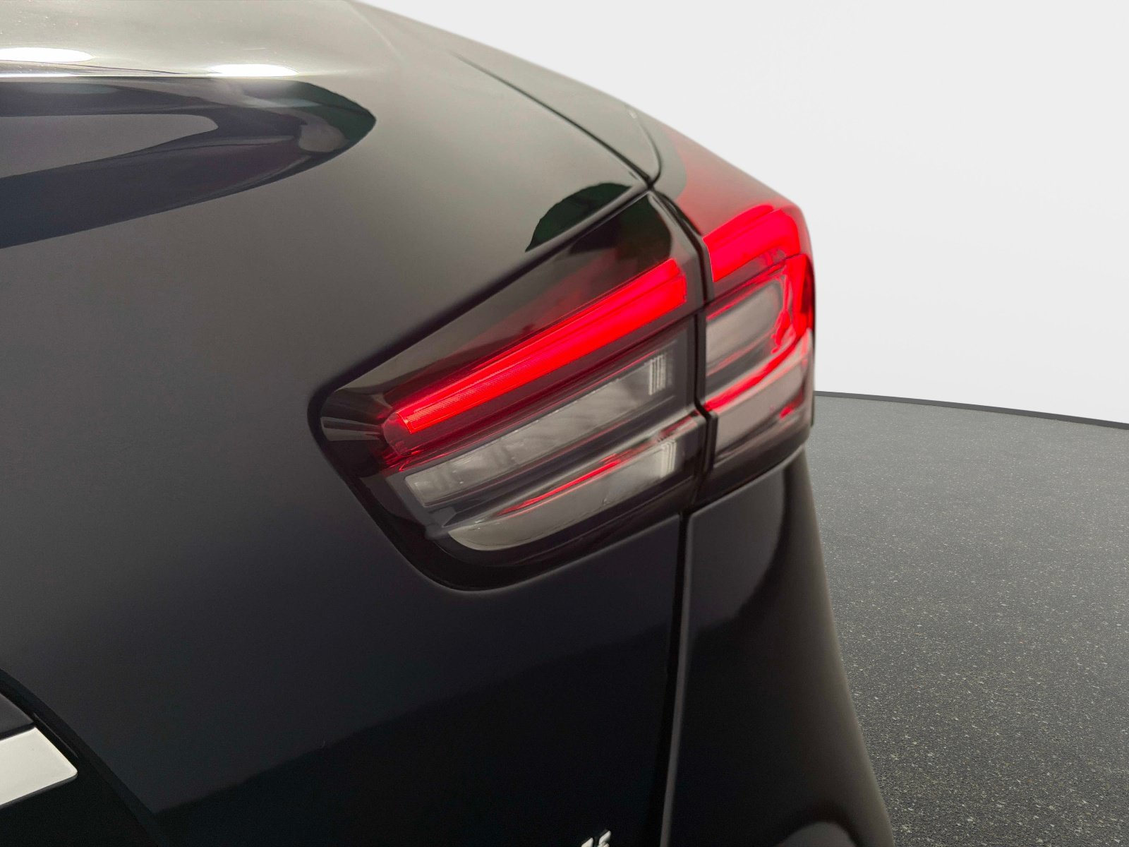 Used 2022 Maserati Ghibli Modena Q4 AWD/4WD image 16