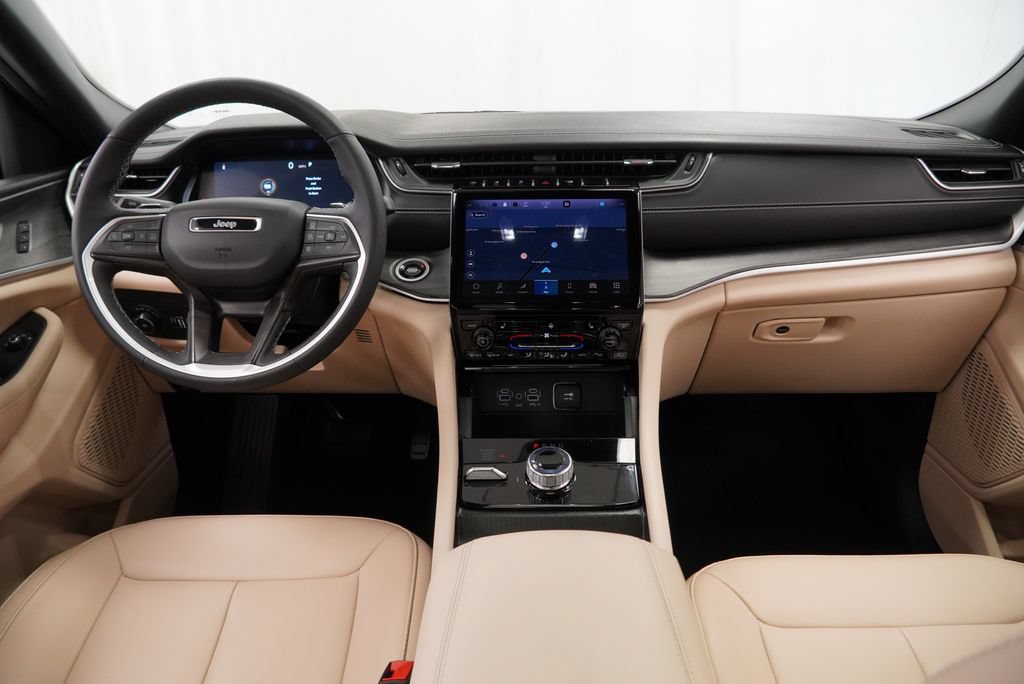 Certified 2025 Jeep Grand Cherokee Limited AWD/4WD image 26