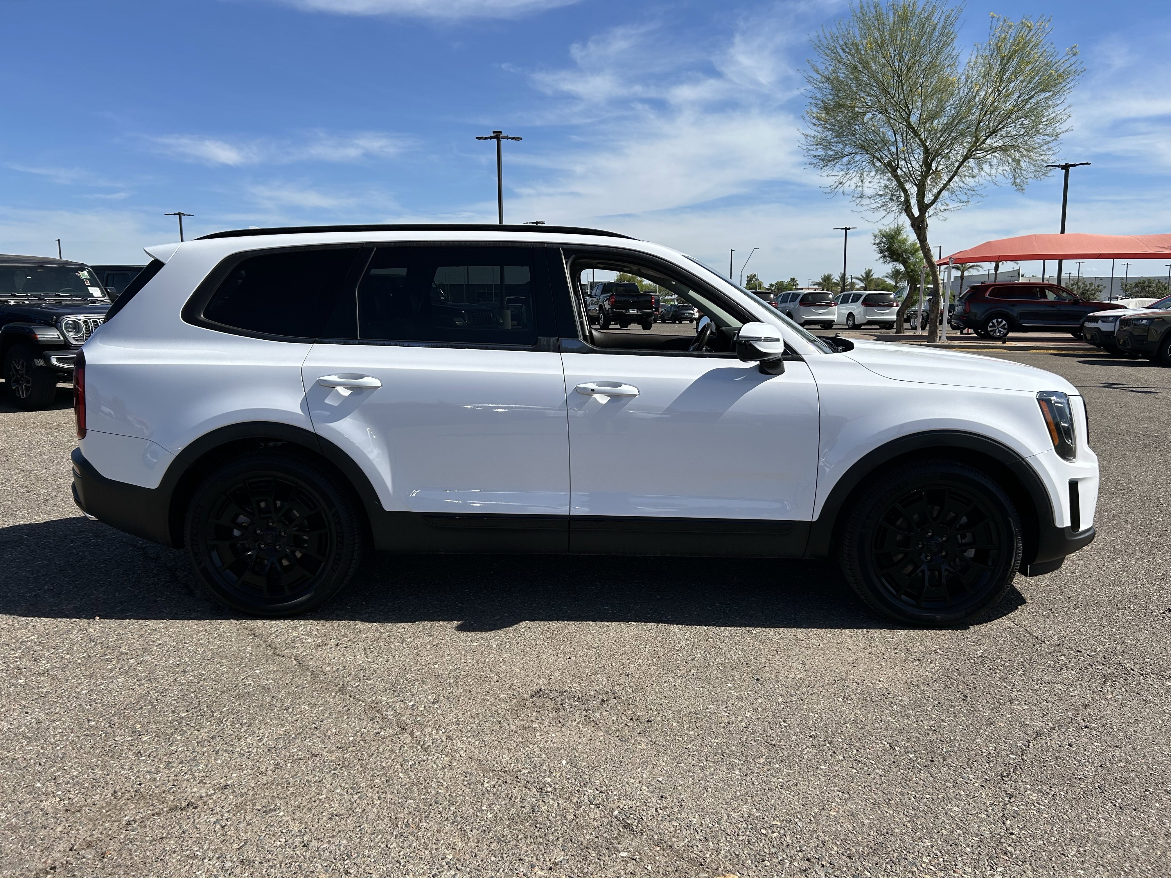 Used 2021 Kia Telluride SX w/ Nightfall Edition Package image 8