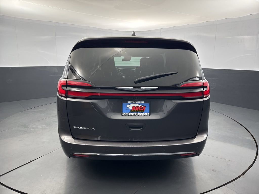 Used 2023 Chrysler Pacifica Touring-L FWD image 4
