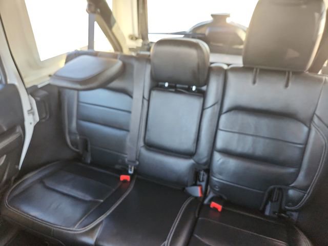 Used 2018 Jeep Wrangler Unlimited Sahara image 16