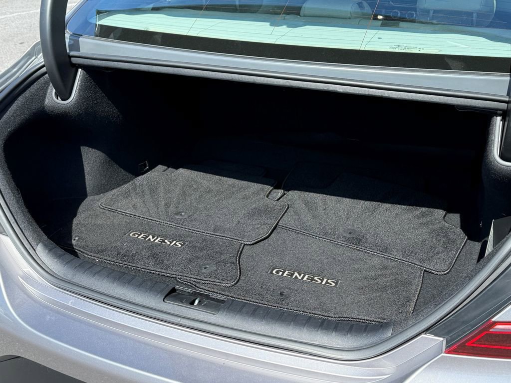 Used 2023 Genesis G70 2.0T image 13