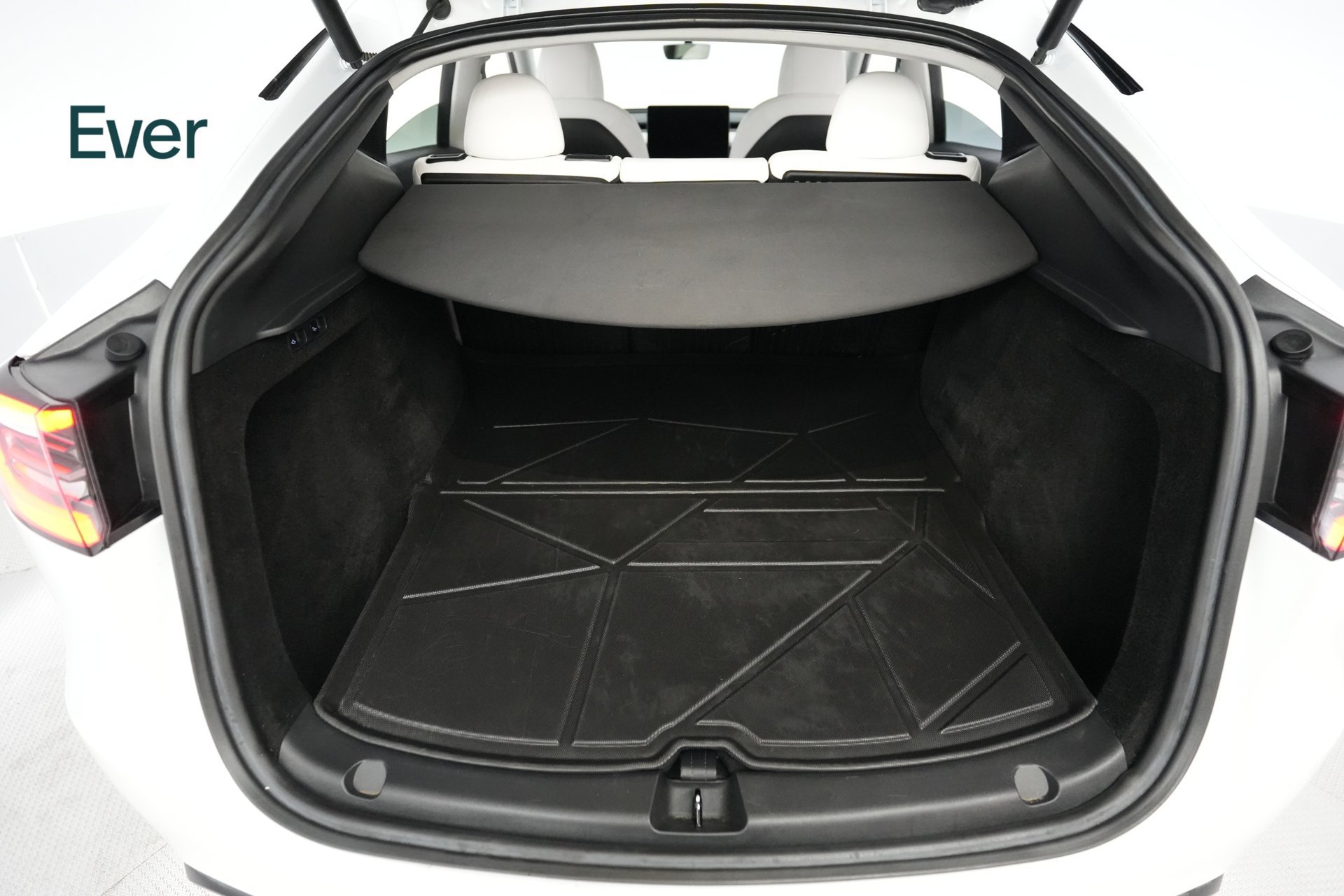 Used 2023 Tesla Model Y Long Range AWD/4WD image 8
