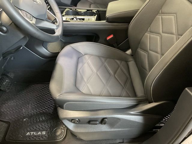Used 2025 Volkswagen Atlas Cross Sport SE image 10