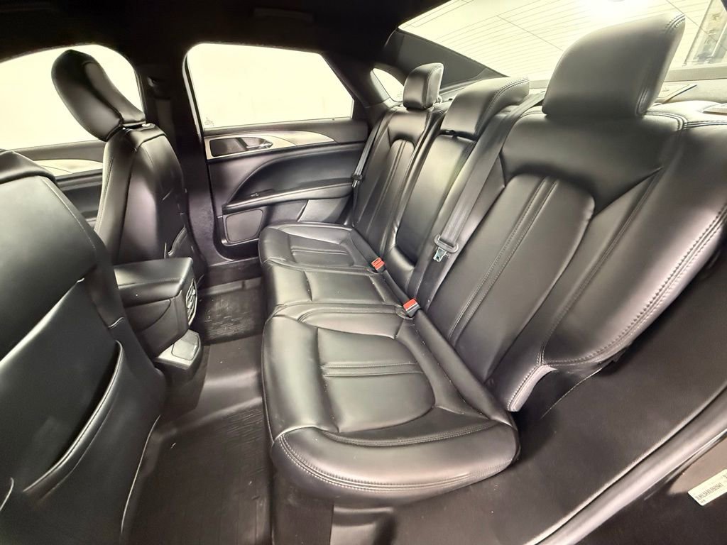 Used 2020 Lincoln MKZ image 12