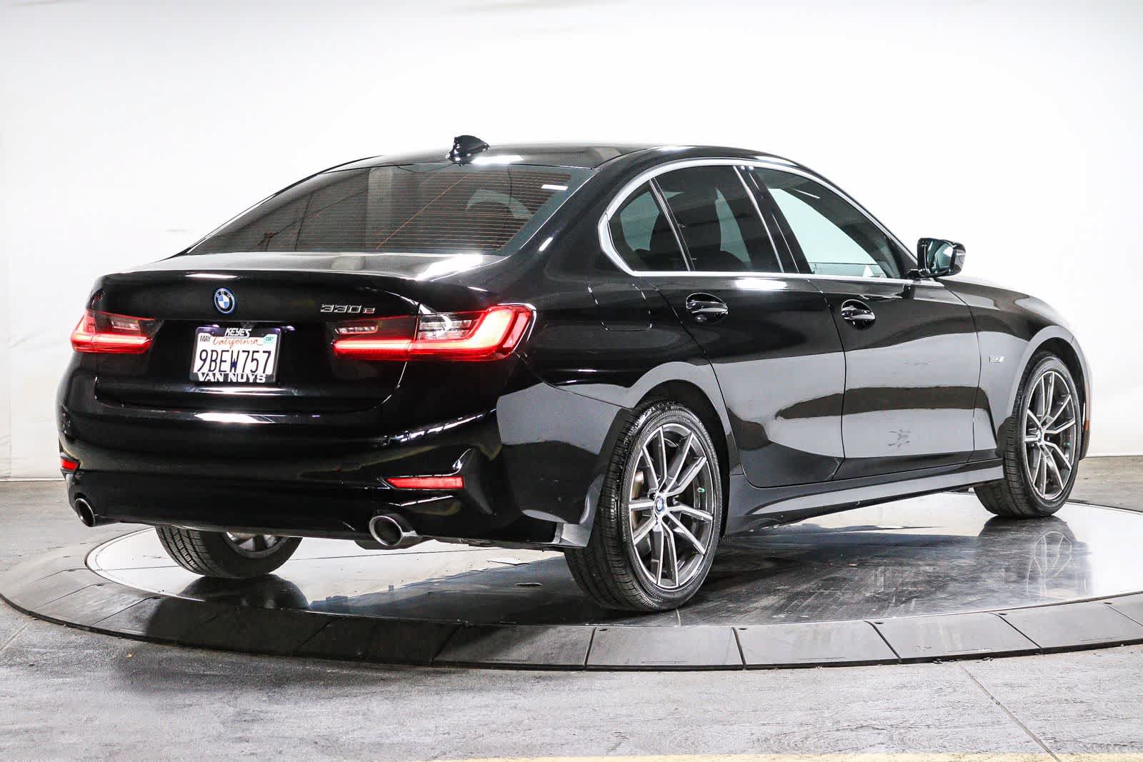 Used 2022 BMW 330e RWD image 4