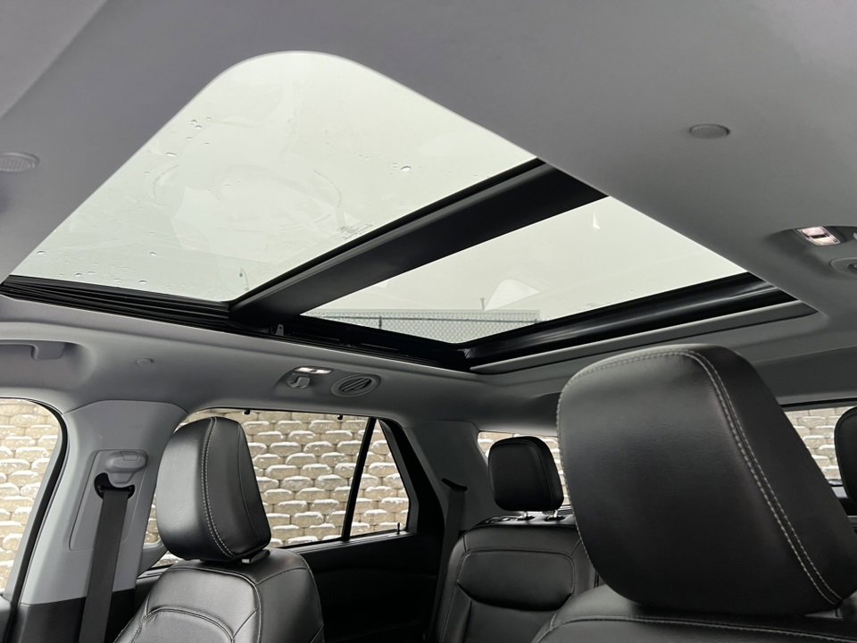 Certified 2021 Ford Explorer Limited w/ Hybrid Equipment Group 310A image 6