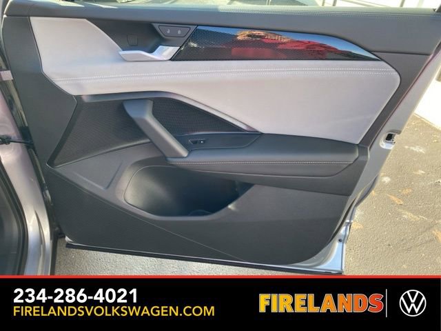 New 2025 Volkswagen Tiguan SE image 44