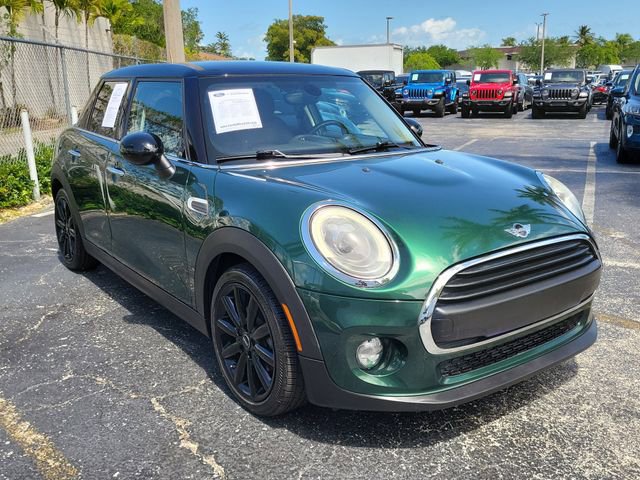 Used 2017 MINI Cooper 4-Door Hardtop FWD image 2