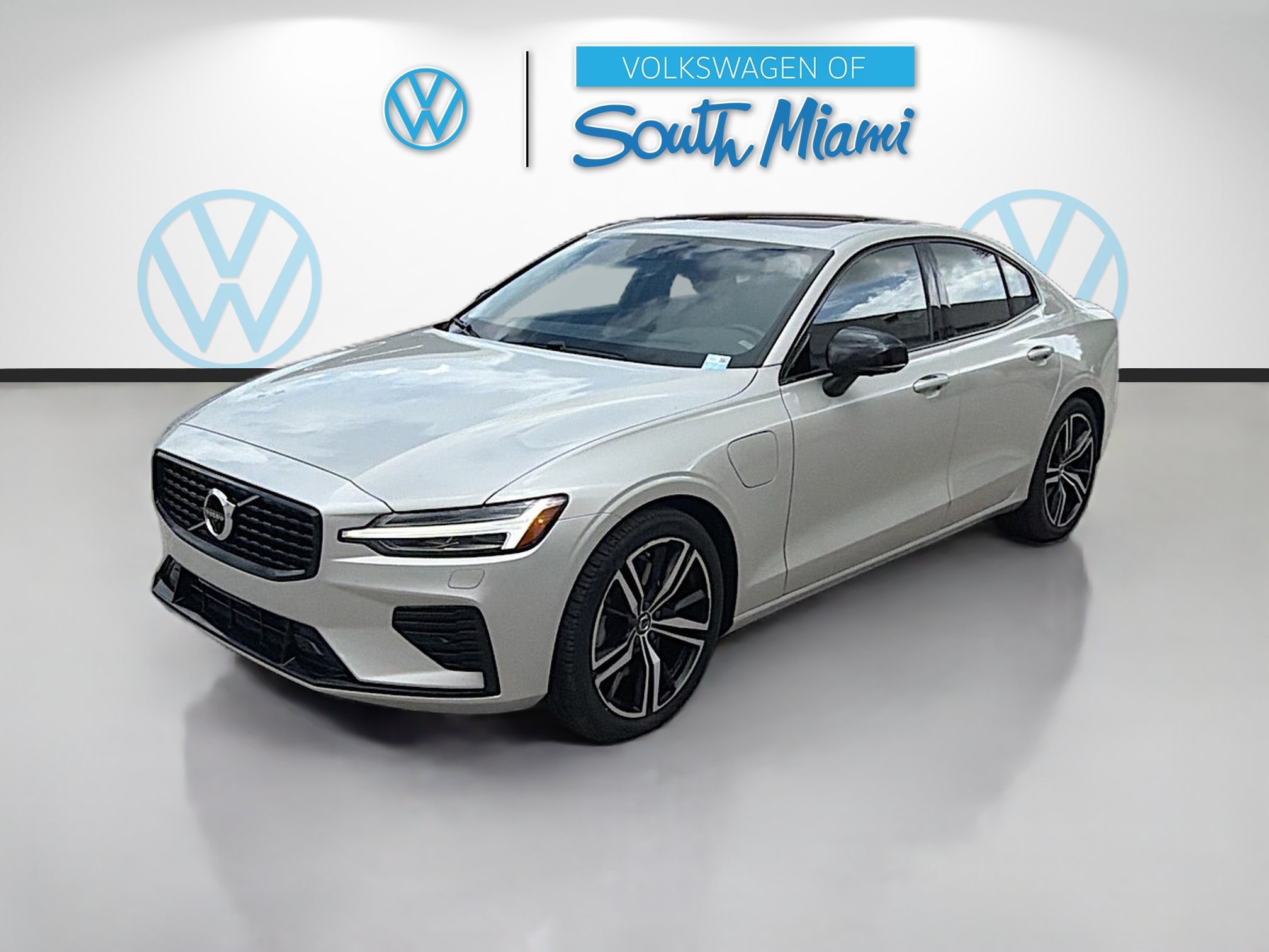 Used 2022 Volvo S60 T8 R-Design Expression w/ Advanced Package AWD/4WD image 3