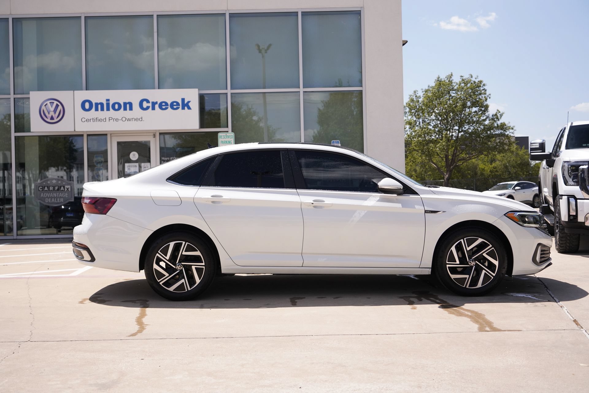 Used 2024 Volkswagen Jetta SEL FWD image 4