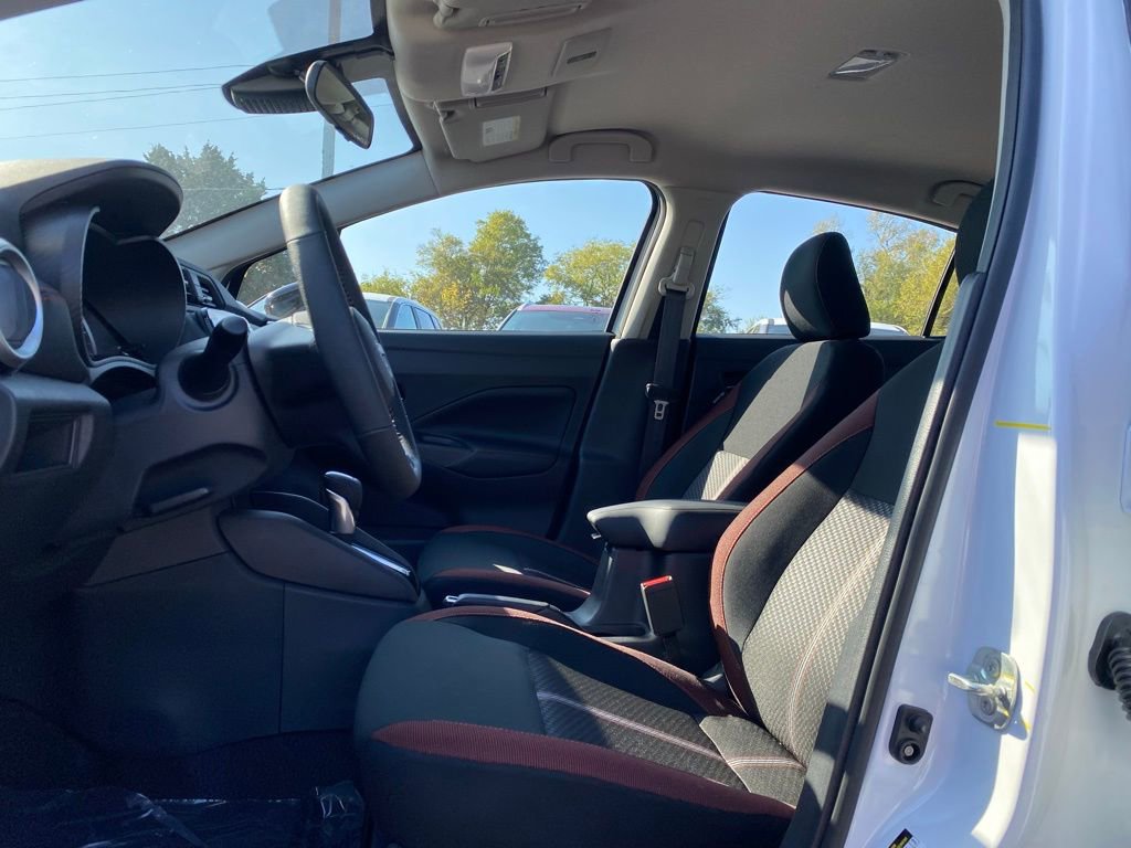 New 2025 Nissan Versa SR w/ Trunk Package image 11