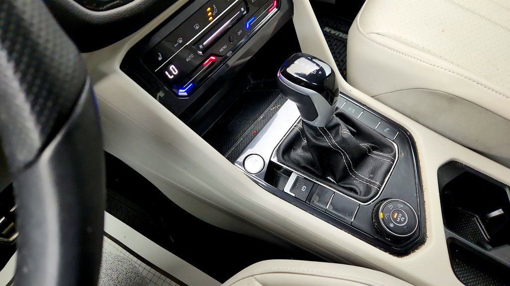 Used 2024 Volkswagen Tiguan SE R-Line AWD/4WD image 17